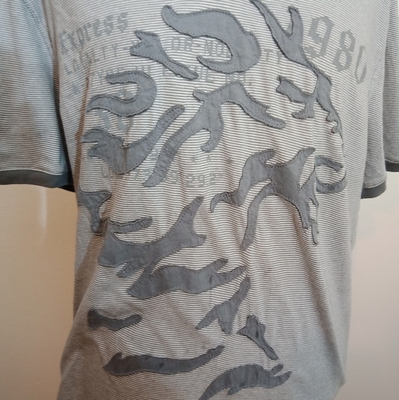 Express V Neck - Picture 3 of 4